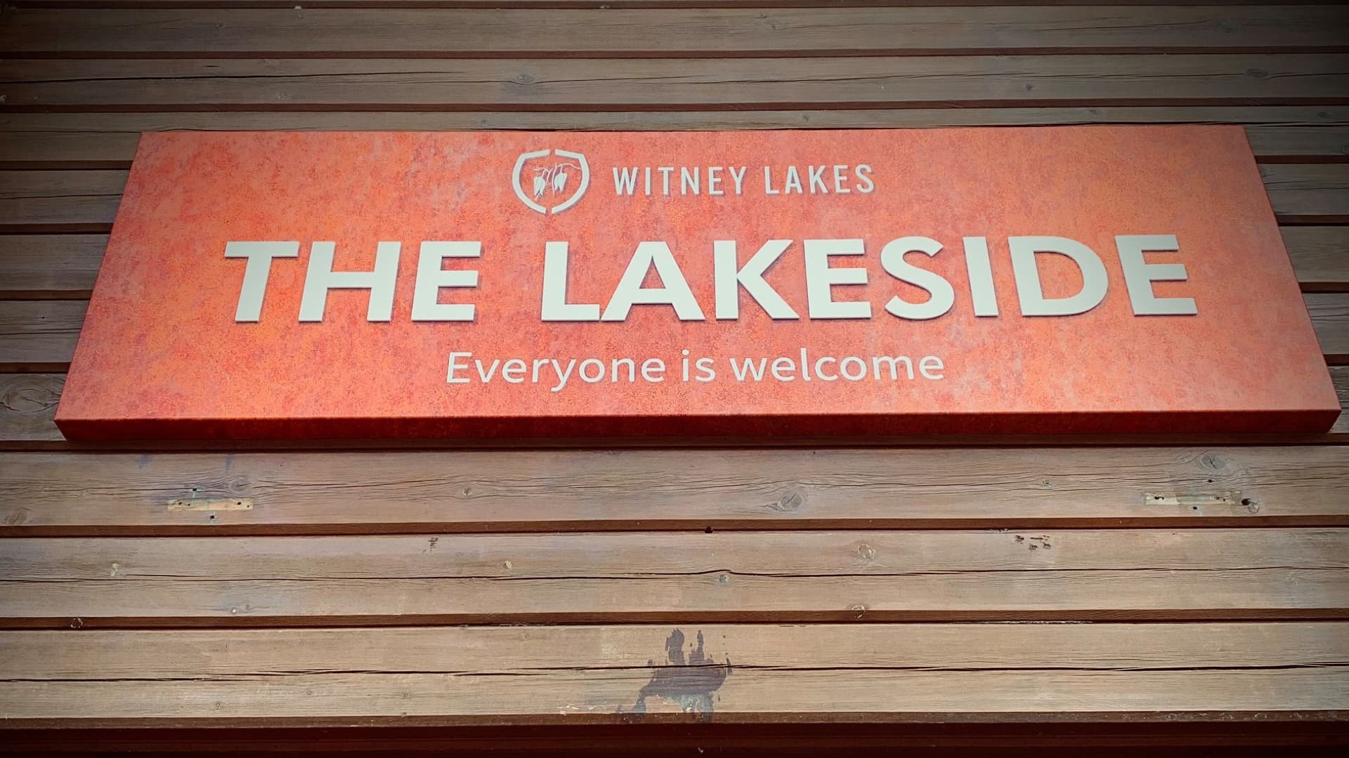 View of the Lakeside Pub at Witney Lakes